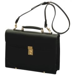 <a href=”https://www.itagaki.co.jp/products/items/PB025.html”>別売りショルダー(P025B)</a>を付けて、ショルダーバッグとしてもお使いいただけます