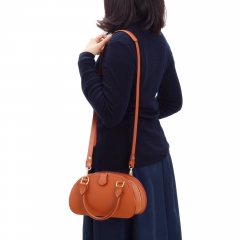 <a href=”https://www.itagaki.co.jp/products/items/P024.html”>別売りショルダー(P024)</a>をつけて