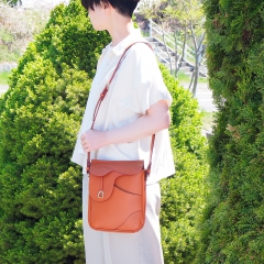 縦長のスリムで上品なデザイン
