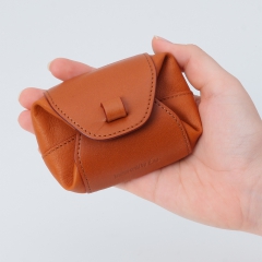 ソフト革を使用した丸みのある優しいデザイン