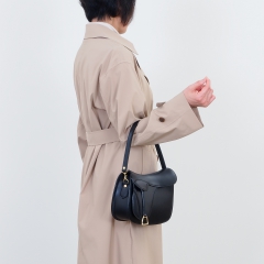 <a href=”https://www.itagaki.co.jp/products/items/P012.html”>別売りハンドル(P012)</a>をつけて