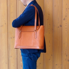 通勤・通学など毎日使えるシンプルなA4トート