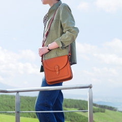 男女ともにお使いいただけるクラシカルなデザイン