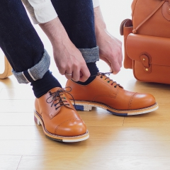 優れた履き心地が実感できる、タンニンなめしの革の実用性が伝わる逸品