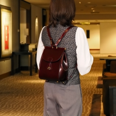 背中にフィットする上品なフォルム