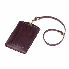 別売りの<a href=”https://www.itagaki.co.jp/products/items/P028B.html”>専用ストラップ(P028B)</a>を付けて