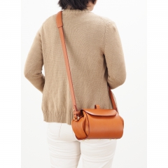 <a href=”https://www.itagaki.co.jp/products/items/P025.html”>別売りのショルダー(P025)</a>を付けて