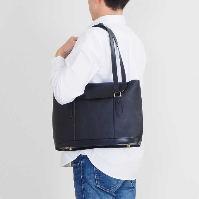 通勤・通学など毎日使えるシンプルなA4トート