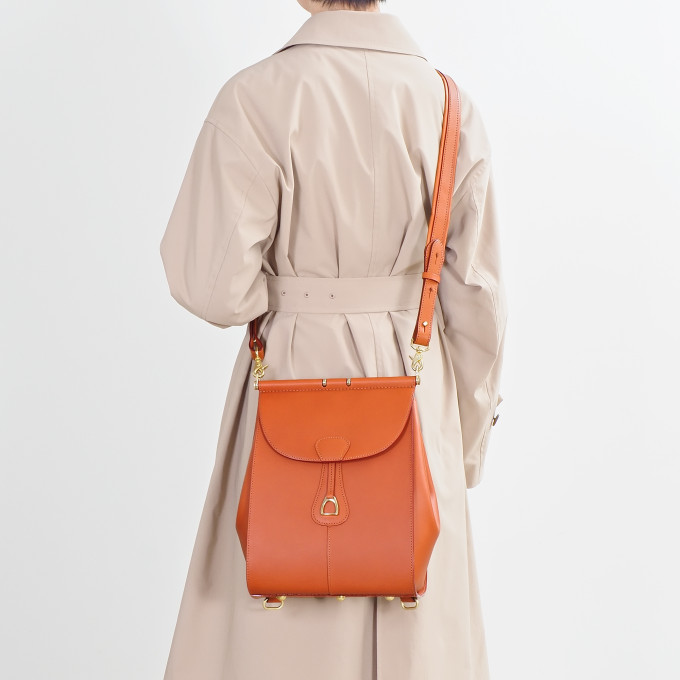 <a href=”https://www.itagaki.co.jp/products/items/P022.html”>別売りショルダー(P022)</a>をつけて