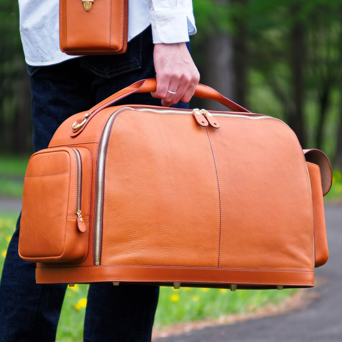 しっかりと握りやすい革ハンドル
