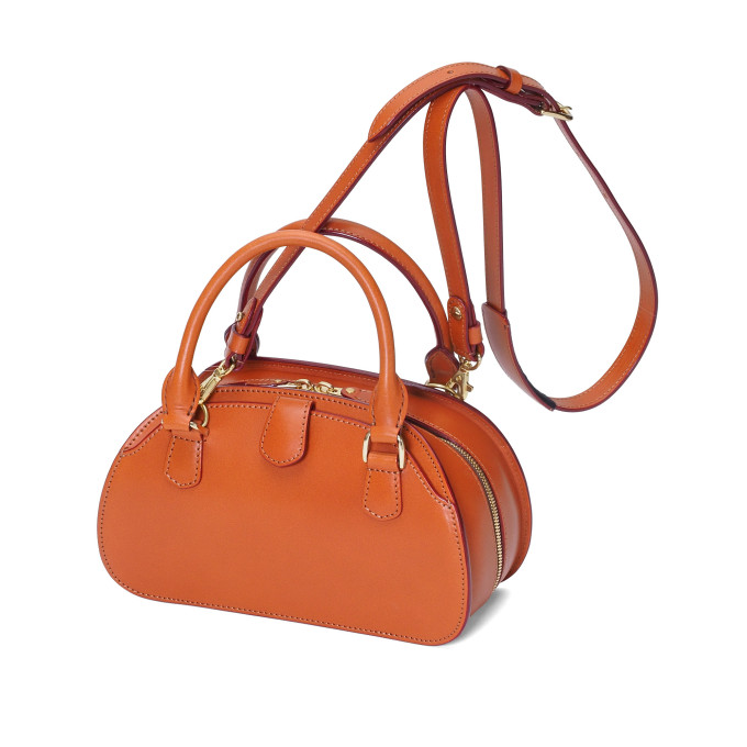 <a href=”https://www.itagaki.co.jp/products/items/P024.html”>別売りショルダー(P024)</a>をつけて、ポシェットとしても