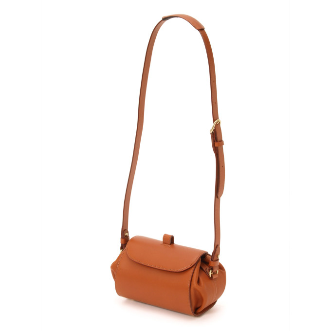 <a href=”https://www.itagaki.co.jp/products/items/P025.html”>別売りのショルダー(P025)</a>を付けて