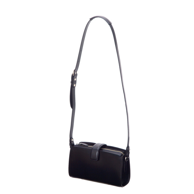 <a href=”https://www.itagaki.co.jp/products/items/PB024.html”>別売りショルダー(P024B)</a>を付けて