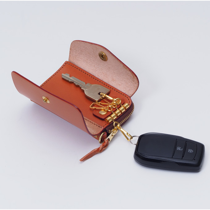 内装には4連のキーフック付き(スマートキー、エンジンスターターも付けられます)