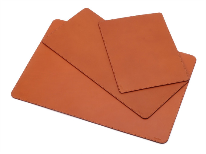 上から、ポータブル(D006)、<a href=”https://www.itagaki.co.jp/products/items/D005.html”>スリムマット(D005)</a>、<a href=”https://www.itagaki.co.jp/products/items/D004.html”>クラシックマット(D004)</a>