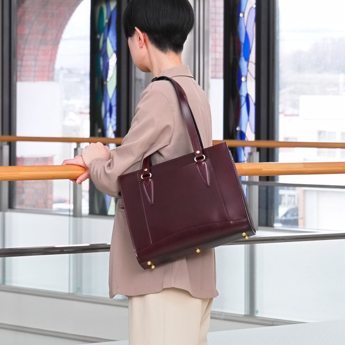 奥深いボルドーカラー