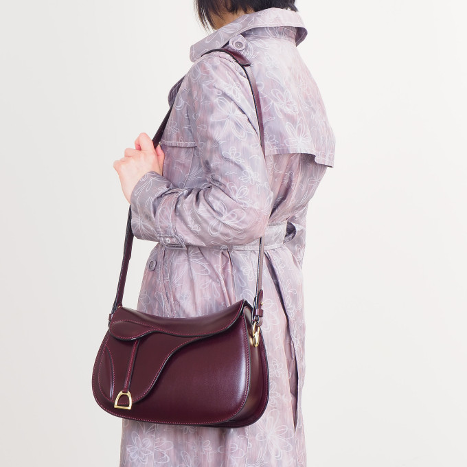 <a href=”https://www.itagaki.co.jp/products/items/P025B21.html”>別売りショルダー(P025B)</a>をつけて