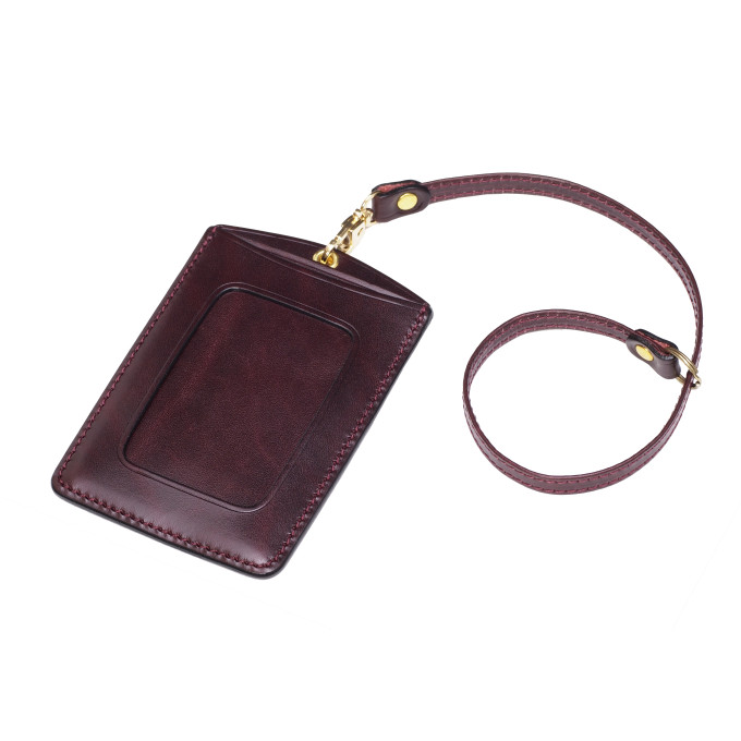 別売りの<a href=”https://www.itagaki.co.jp/products/items/P028B.html”>専用ストラップ(P028B)</a>を付けて