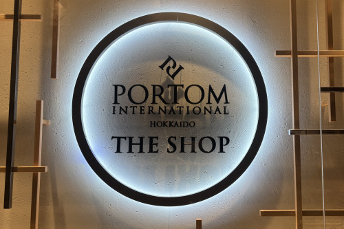 上質な空間に映える、いたがきの革製品。<br>PORTOM INTERNATIONAL HOKKAIDO「THE SHOP」にて展開中