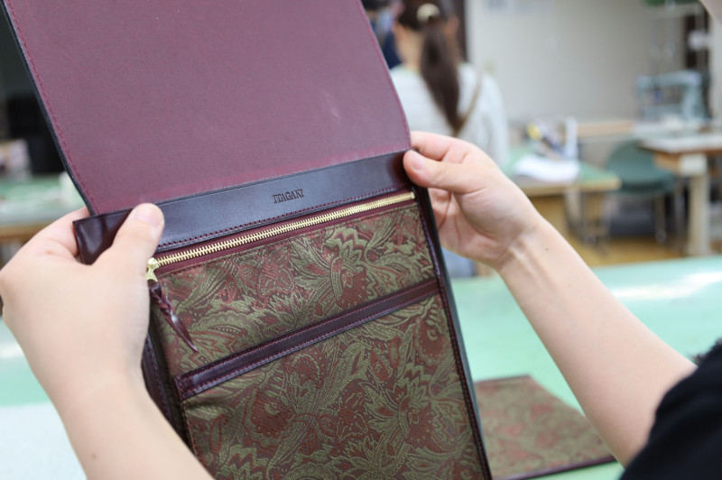 内装を後ボディーにつけます