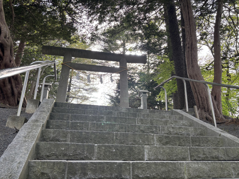 石段を上った先にある第三鳥居
