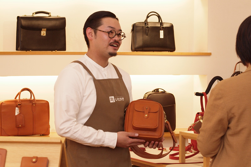 いたがき販売員　岩淵