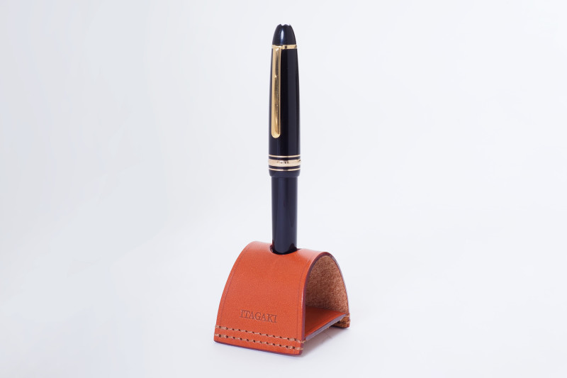 京王プラザホテル新宿店限定・記念品「ペン立て」